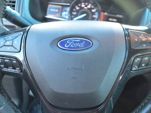 Used 2018 Ford Explorer XLT w/ Equipment Group 202A FWD image 14