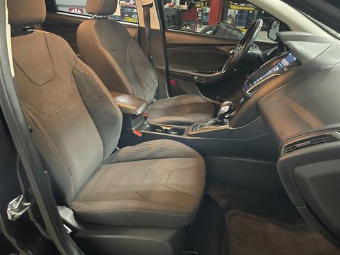 Used 2015 Ford Focus SE w/ Equipment Group 201A image 16