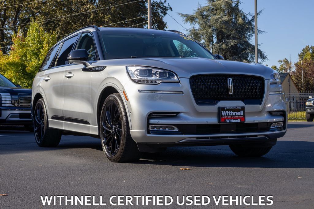 Used 2024 Lincoln Aviator Reserve w/ Equipment Group 201A AWD/4WD image 2