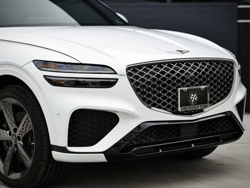 Used 2025 Genesis GV70 3.5T Sport w/ Sport Advanced Package image 2