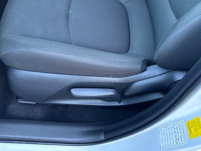 Certified 2025 Toyota RAV4 LE FWD image 28