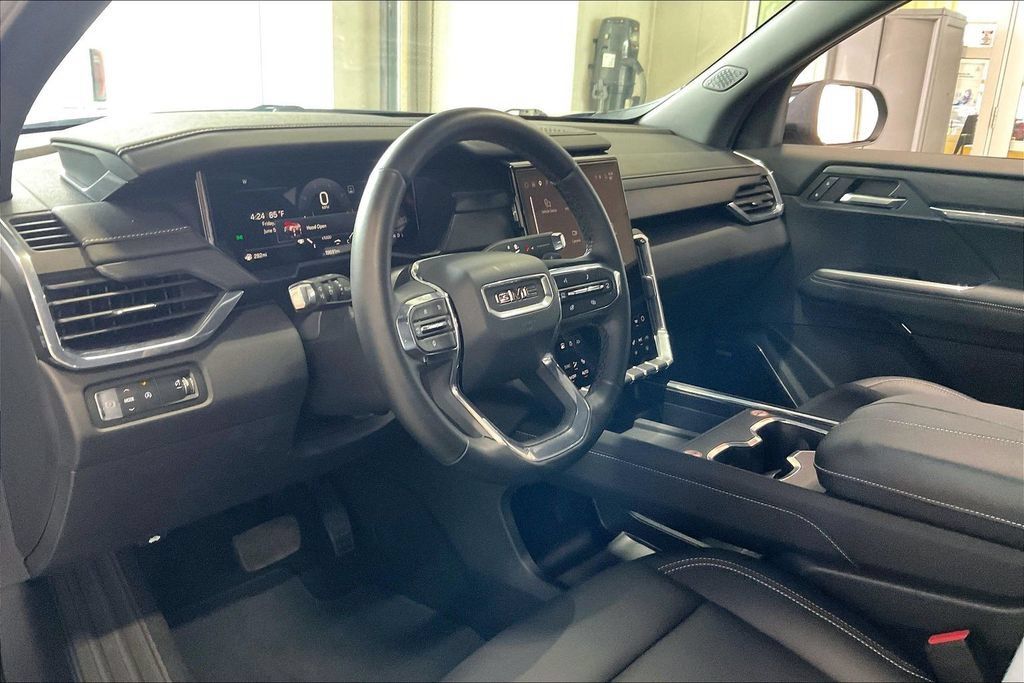 Used 2026 GMC Acadia Elevation w/ Elevation Premium Package FWD image 4