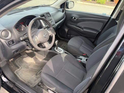 Used 2014 Nissan Versa SV FWD image 11