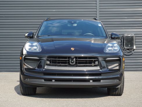 Certified 2022 Porsche Macan S AWD/4WD image 11