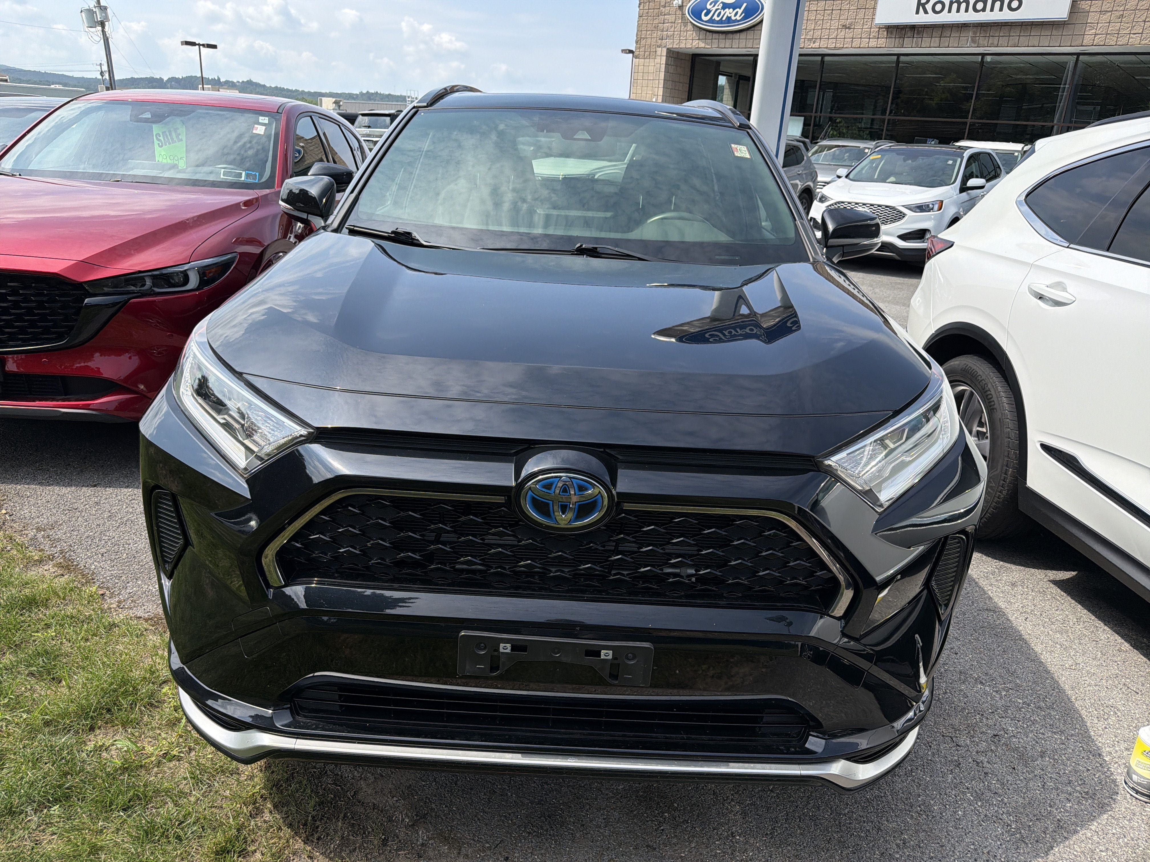 Used 2021 Toyota RAV4 SE w/ Weather & Moonroof Package AWD/4WD image 3
