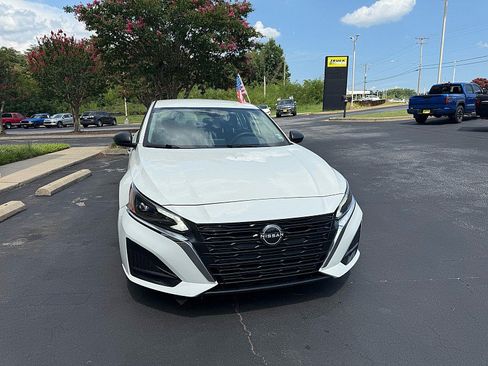Used 2025 Nissan Altima 2.5 SV FWD image 7