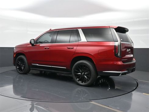 Used 2023 Cadillac Escalade Luxury image 3