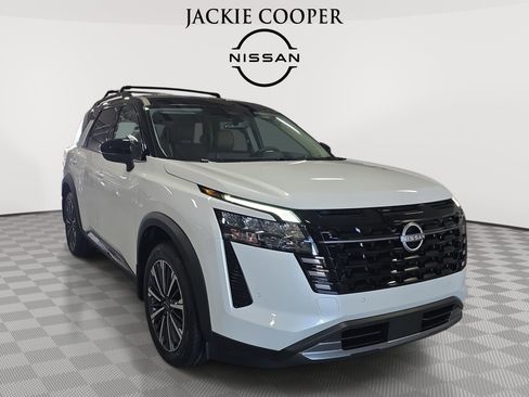 New 2026 Nissan Pathfinder Platinum w/ Cargo Package image 3