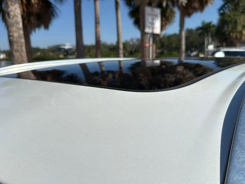 Used 2018 Volvo XC60 T5 Momentum w/ Vision Package image 4