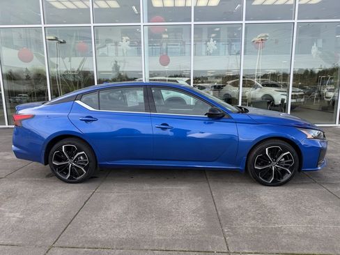 Used 2025 Nissan Altima 2.5 SR w/ SR Premium Package image 8