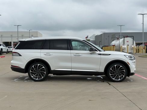 Used 2022 Lincoln Aviator Reserve w/ Equipment Group 201A AWD/4WD image 8