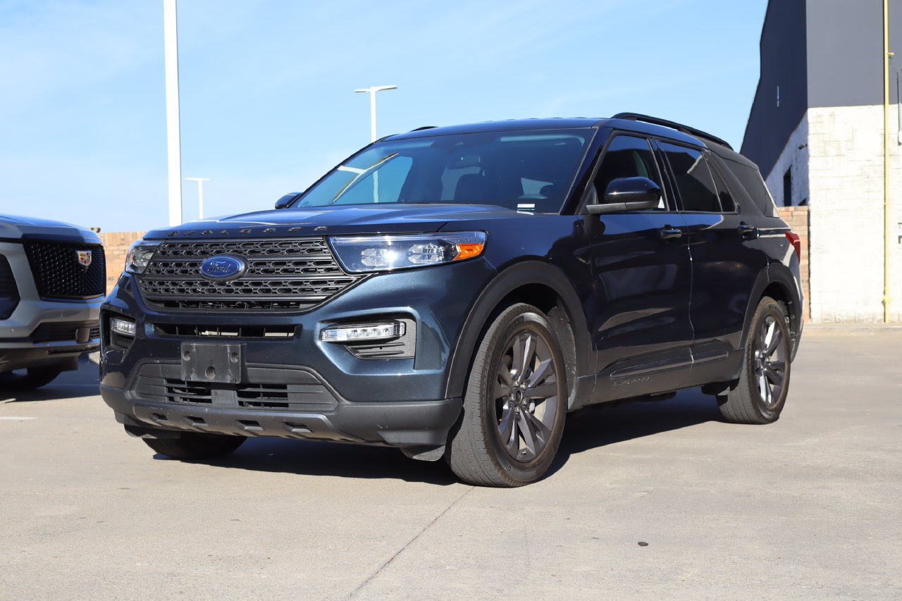 Used 2024 Ford Explorer XLT w/ Equipment Group 202A RWD image 2