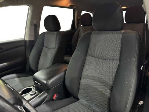 Used 2019 Nissan Pathfinder SV image 15