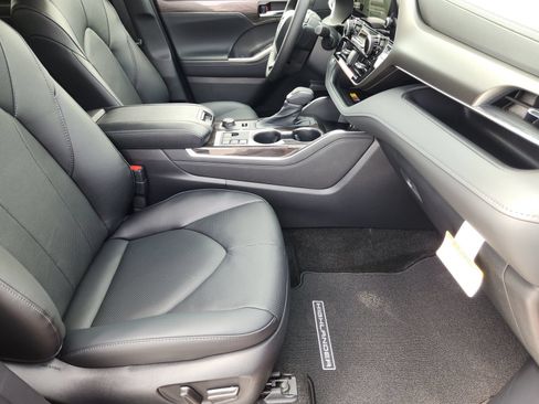 New 2026 Toyota Highlander Limited AWD/4WD image 15