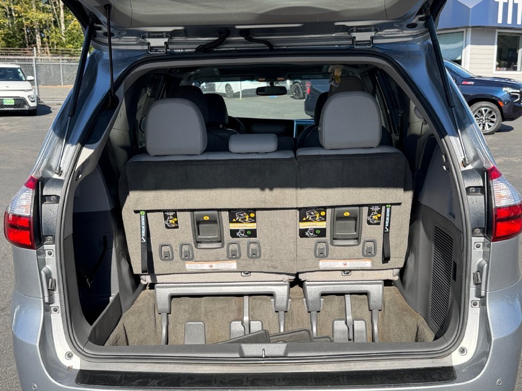 Used 2017 Toyota Sienna XLE w/ XLE Navigation Package FWD image 23