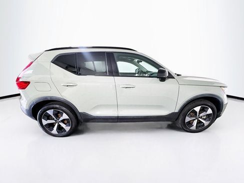 Used 2023 Volvo XC40 B5 Plus w/ Driver Assist Package AWD/4WD image 4