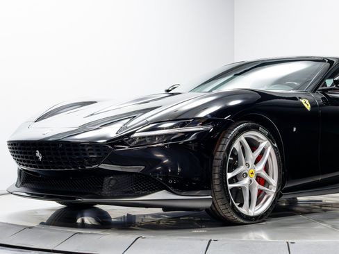 Used 2022 Ferrari Roma RWD image 5