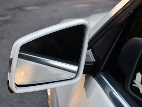 Used 2014 Mercedes-Benz E 550 4MATIC Sedan image 36