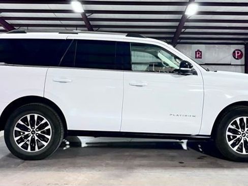 Used 2025 Ford Expedition Platinum AWD/4WD image 2