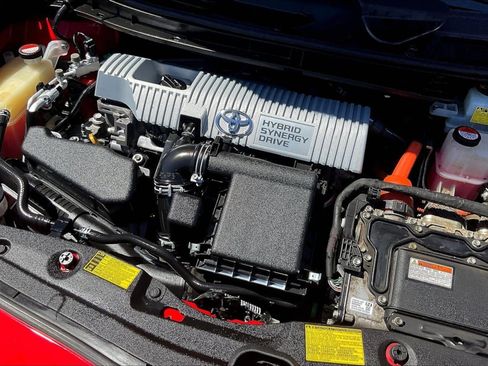 Used 2015 Toyota Prius Persona Series FWD image 29