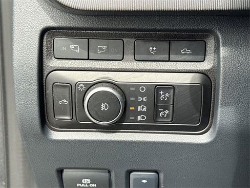 Certified 2024 Ford F350 Platinum w/ FX4 Off-Road Package image 34