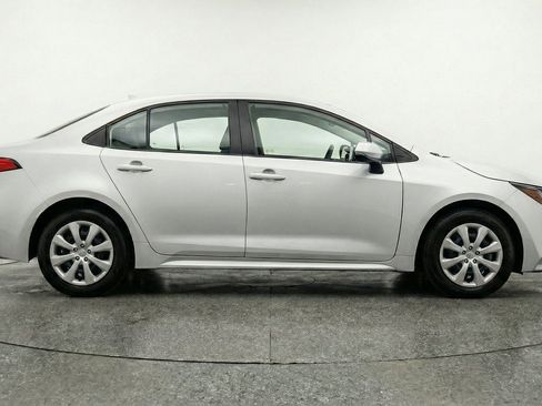 Used 2025 Toyota Corolla LE FWD image 11