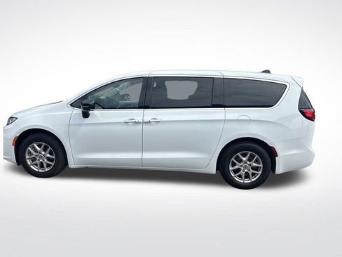 Used 2024 Chrysler Pacifica Touring-L FWD image 10