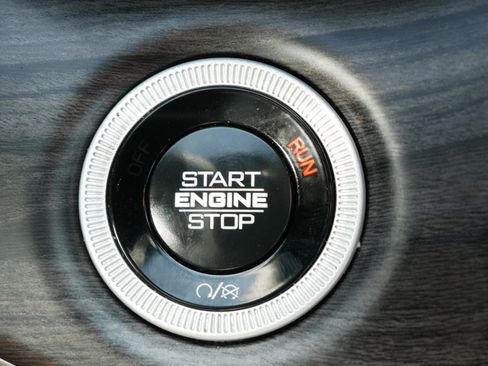 Used 2024 Jeep Grand Cherokee Limited AWD/4WD image 28