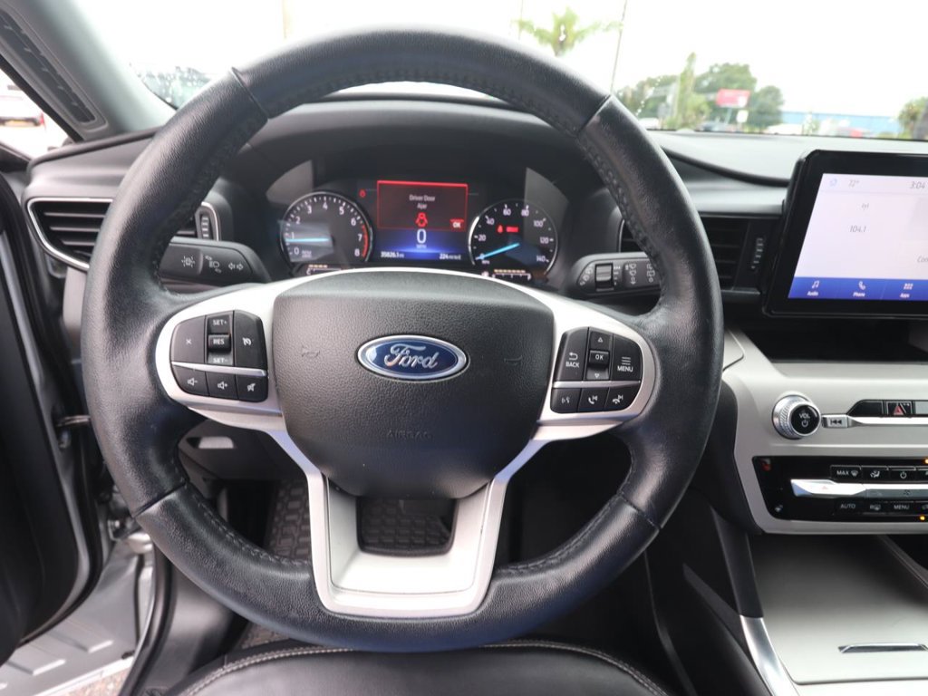 Used 2023 Ford Explorer XLT w/ Equipment Group 202A AWD/4WD image 17