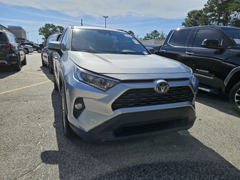 Used 2021 Toyota RAV4 XLE Premium FWD image 3