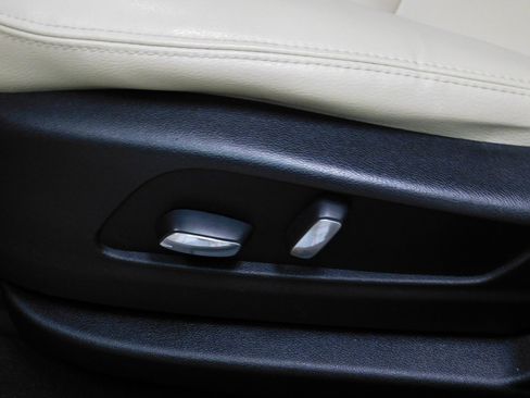 Used 2018 Cadillac XT5 AWD image 37