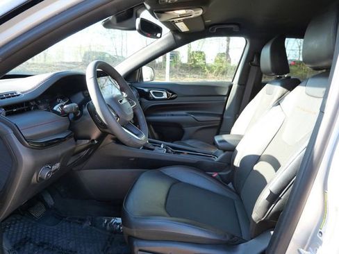 Used 2025 Jeep Compass Trailhawk AWD/4WD image 13