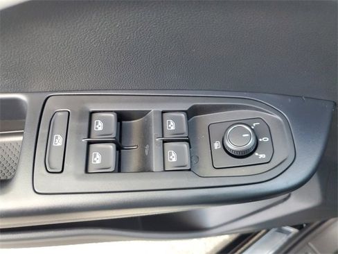 New 2025 Volkswagen Taos SE image 30