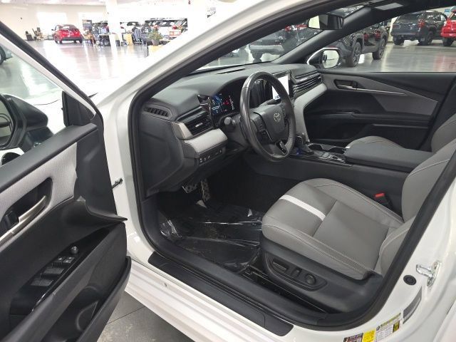 Used 2025 Toyota Camry SE AWD/4WD image 11
