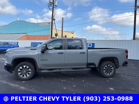 Used 2024 Chevrolet Silverado 2500 Custom w/ Custom Value Package image 4