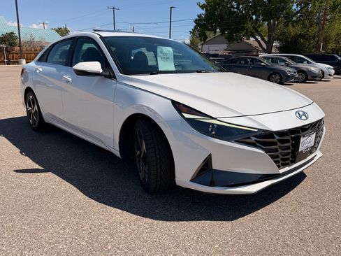 Used 2021 Hyundai Elantra SEL w/ Convenience + Premium Package FWD image 5