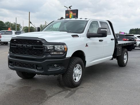 Used 2024 RAM 2500 Tradesman w/ Snow Chief Group AWD/4WD image 4