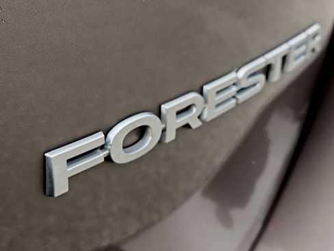 Used 2022 Subaru Forester Limited image 32