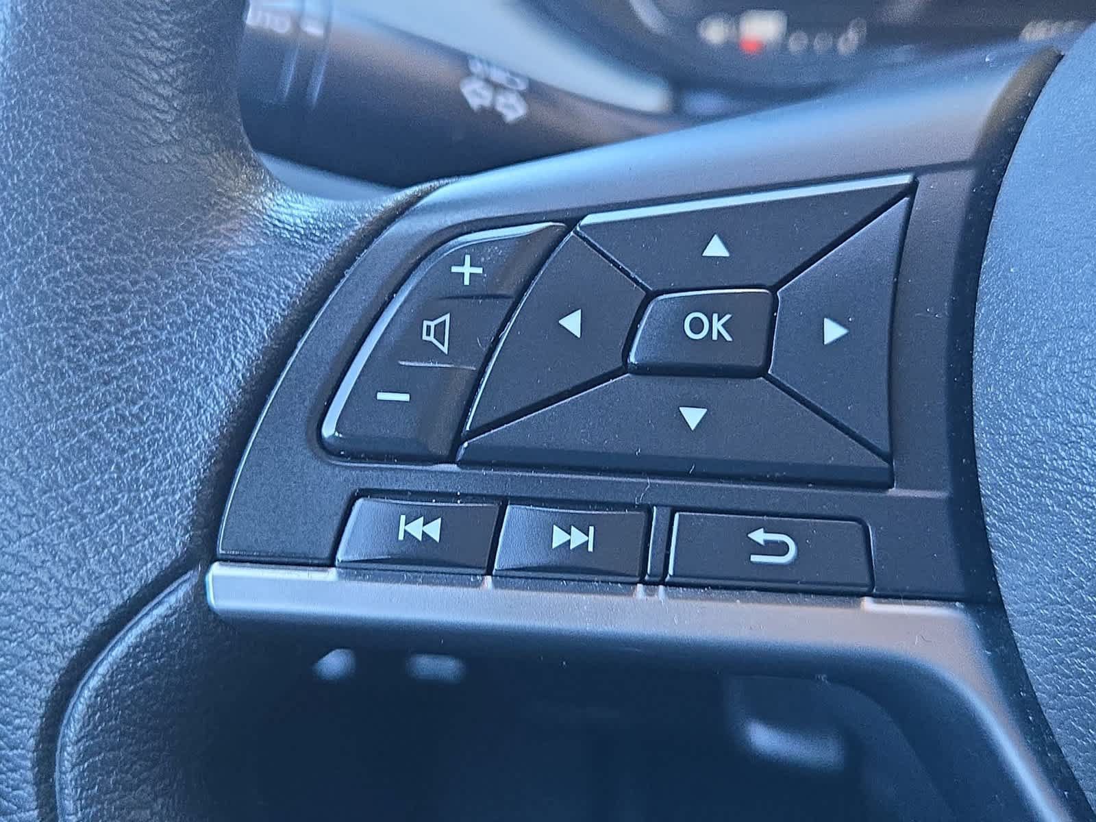 Used 2020 Nissan Versa SV FWD image 23