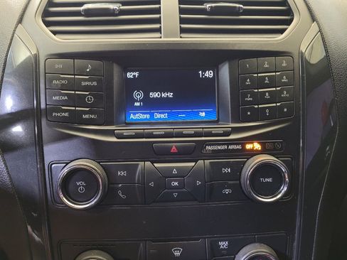 Used 2018 Ford Explorer XLT AWD/4WD image 25