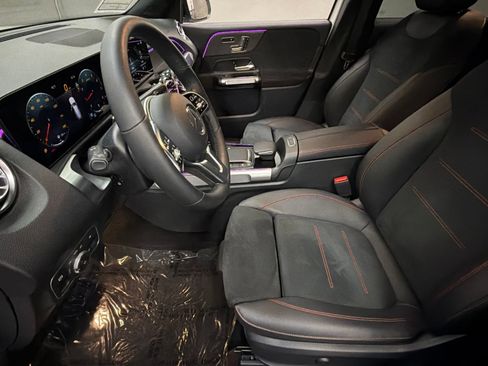Used 2023 Mercedes-Benz GLB 250 image 25