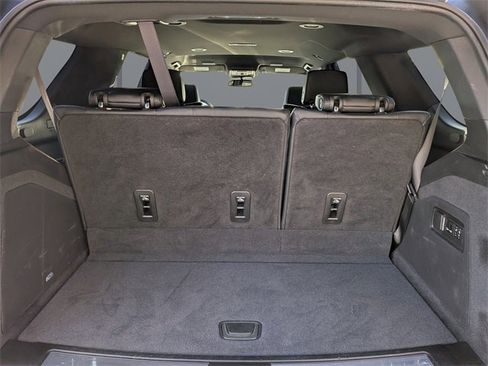 Used 2021 Cadillac Escalade Luxury image 12