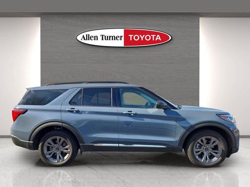 Used 2025 Ford Explorer Active w/ Active Comfort Package image 5