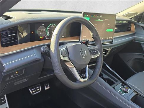 New 2026 Volkswagen Tiguan SEL R-Line image 8