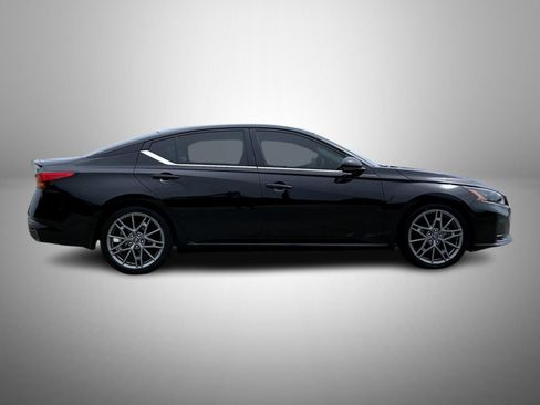 Used 2023 Nissan Altima 2.0 SR FWD image 4