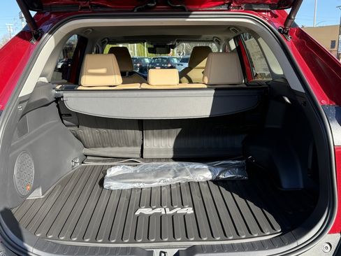 Used 2025 Toyota RAV4 XLE Premium image 8