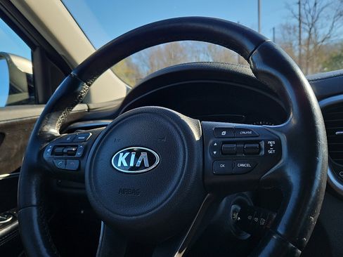 Used 2016 Kia Sorento LX w/ LX Convenience Package image 16