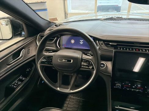 Used 2022 Jeep Grand Cherokee Overland AWD/4WD image 36