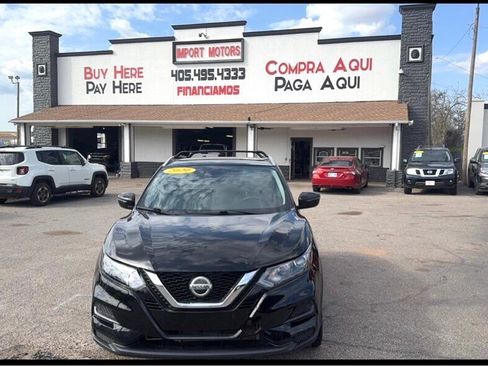 Used 2020 Nissan Rogue Sport SV image 2