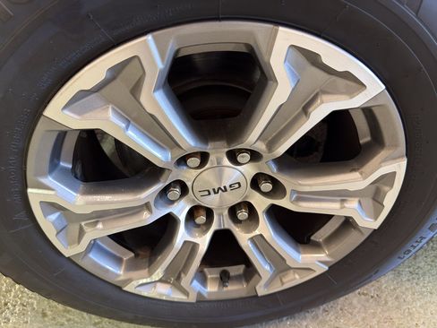 Used 2012 GMC Yukon SLT w/ SLT-2 Equipment Package AWD/4WD image 34